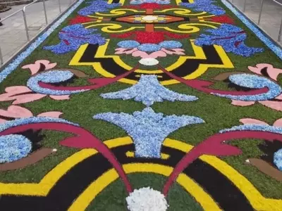 El esplendor efímero: Tradición floral del Corpus Christi en España
