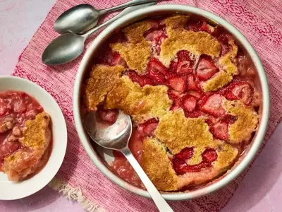 Innovative Strawberry Spoon Cake: A Culinary Delight