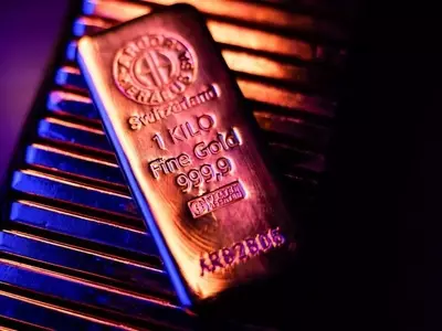 Gold Prices Drop Amid Middle East Tensions