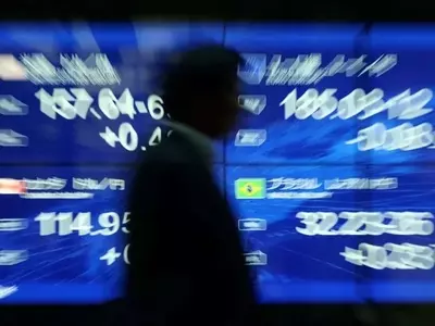 Japanese Investors Make Largest Foreign Stock Divestment in Five Years Amidst Global Concerns