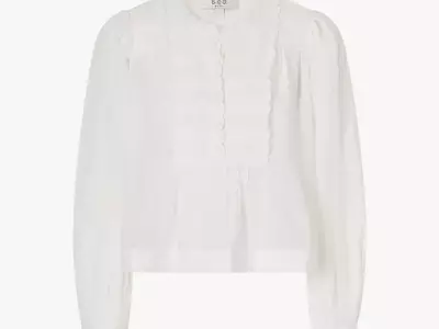The Billowy White Top: Your Ultimate Summer Style Essential
