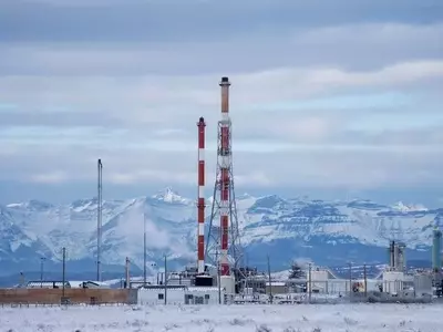 Alberta's Natural Gas Data Center Strategy Clashes with Canada's Clean Energy Goals