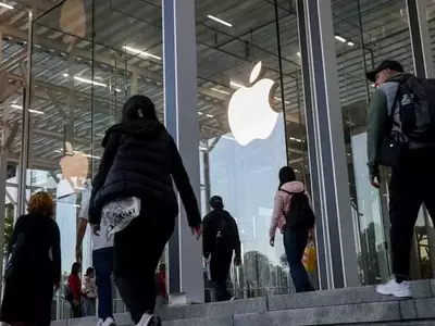 Apple's Strategic Retail Adjustments Amidst Evolving Mall Landscape