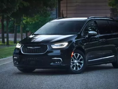Chrysler Pacifica Hybrid Owners Advised to Park Outdoors Following Battery Fire Incidents