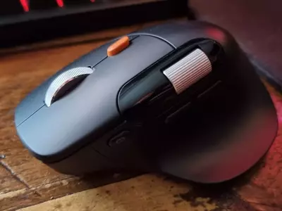 ProtoArc EM25: An Ergonomic Mouse Review - A Budget Option with Notable Flaws