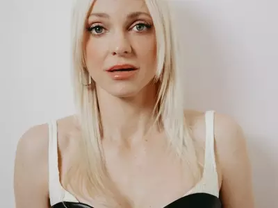Anna Faris Reflects on 'Scary Movie' Success and Hollywood Journey