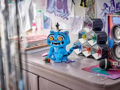Lego's "KPop Demon Hunters" Set: A Detailed Look at Derpy Tiger and Sussie Bird