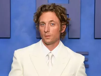 Jeremy Allen White Advocates for Social Media Restrictions for Minors, Commending UK's Ban