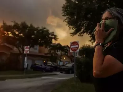 Massive Wildfire Engulfs Western Miami, Blanketing Residential Areas in Smoke