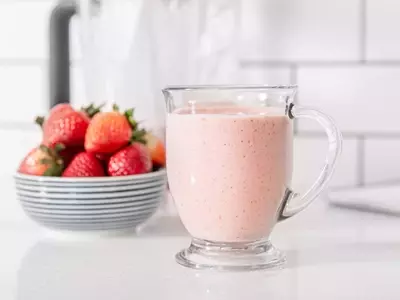 Nostalgic Strawberry-Banana Smoothie: A Creamy Delight