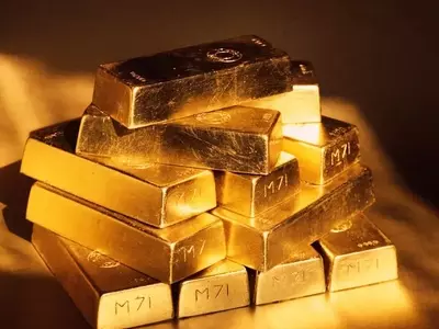 Gold Market Downturn: Opportunities in Top Gold Stocks/ETFs
