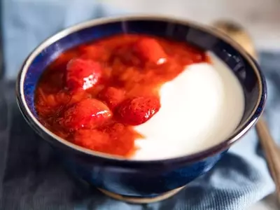 Crafting the Perfect Strawberry-Rhubarb Compote