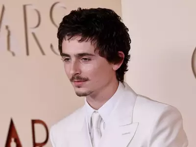 Timothée Chalamet and Selena Gomez to Star in Illumination's 'Not Alone'