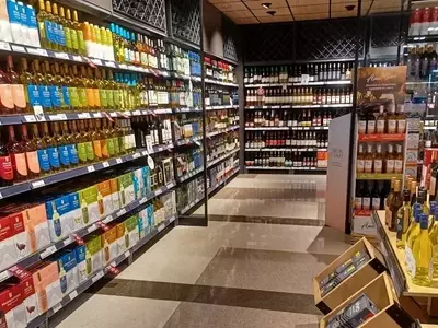 Canadian Retail Sector Navigates Divergent Trends in April