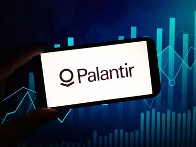 Palantir's Stock Underperforms Amidst European Contract Setbacks, Diverging from Software Peers