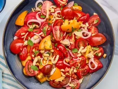 Crispy Tomato Salad: A Delightful Blend of Flavors and Textures