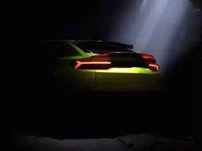 Lamborghini Teases New High-Performance Urus Variant