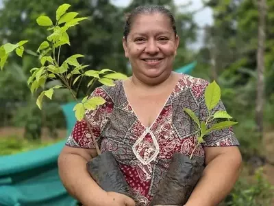 Mujeres Rurales de Costa Rica: Guardianas del Agua a Través de la Reforestación