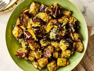 Garlicky Roasted Eggplant: A Flavorful and Healthy Side Dish