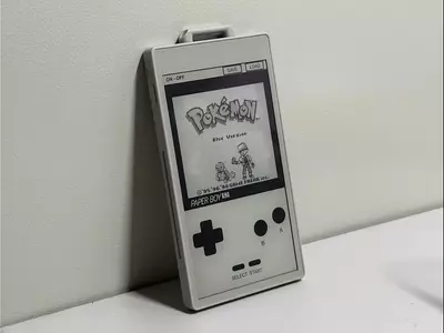 E-Ink Game Boy Emulator with Impressive Refresh Rate Demonstrated by Hardware Creator