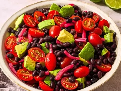 Avocado and Black Bean Salad: A Nutritious and Flavorful Dish