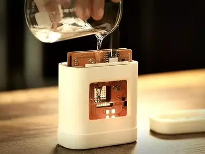 A Modern Look at Vintage Storage: The 'World's Worst USB Drive' Reimagined