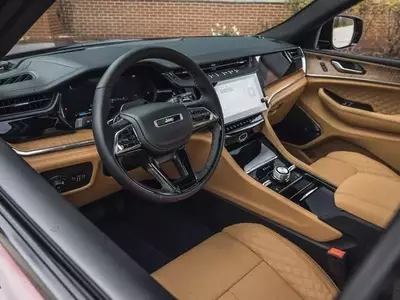 2026 Jeep Grand Cherokee Summit: An In-Depth Look at its Luxurious Interior