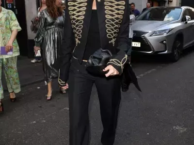 Margot Robbie's Elevated Casual Style: The Art of Dressing Up Jeans