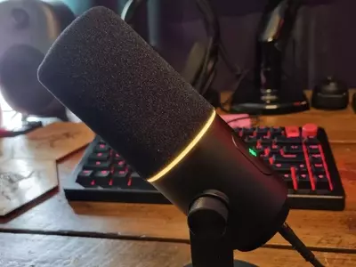 Razer Seiren V3 Pro Review: A Versatile Microphone with Software Nuances