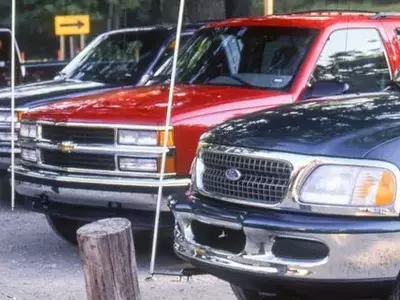Ford Expedition vs. Chevrolet Suburban & Tahoe: A Vintage SUV Showdown
