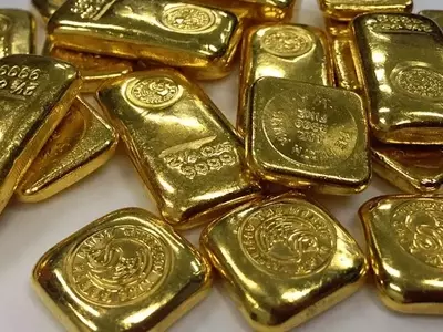 Gold Prices Decline as U.S. Dollar Strengthens