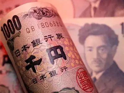 Japanese Yen Remains Weak as Investors Await Intervention, Dollar Stabilizes