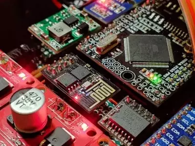 Jefferies Elevates ASML Price Target Amidst Robust Semiconductor Sector Outlook
