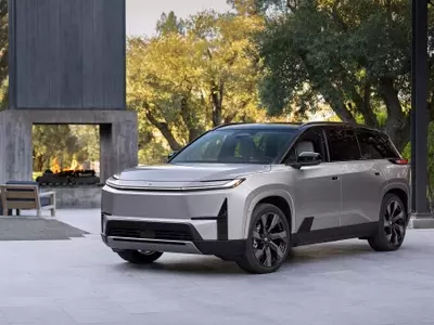 Toyota Postpones Electric Highlander Release to Next Year Amid Strong Demand for Traditional Models