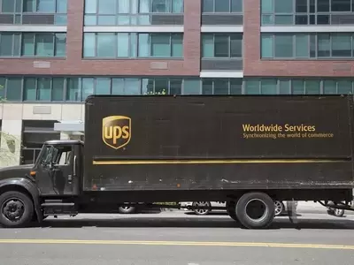 UPS Shares Gain Momentum Amidst Contract Scrutiny and Strategic Expansion