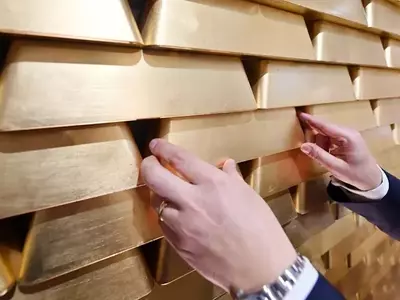 Global Central Banks Diversify Reserves: Shifting from U.S. Dollar to Gold and Alternative Assets