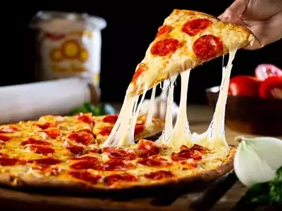 Analyzing Pizza Pizza Royalty Corp's Dividend and Market Position