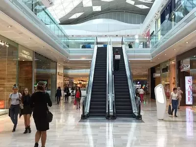 UK Retail Sector Navigates June Heatwave with Resilience and Digital Shift