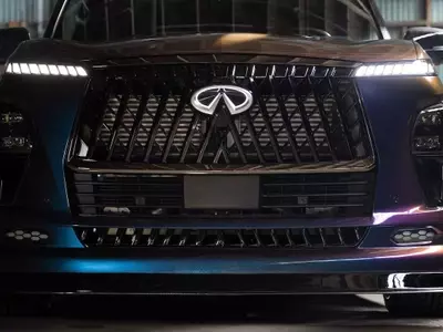 Infiniti QX80 Red Sport: A Refined Battle Against Mercedes-AMG and BMW M