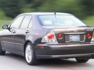 2001 Lexus IS300: A BMW 3-Series Challenger