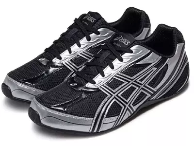 Asics's Bold Entry into the Flat Sneaker Trend with the Gel-Phai Z