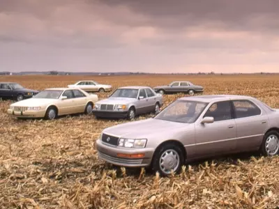 A Retrospective Look at the 1993 Luxury Sedan Class