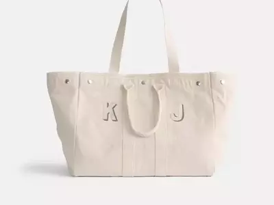 The Alex Mill Tote: A Fashion Essential for Everyday Life and Travel