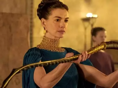 Anne Hathaway's Oscar Campaign Dilemma for 'The Odyssey'