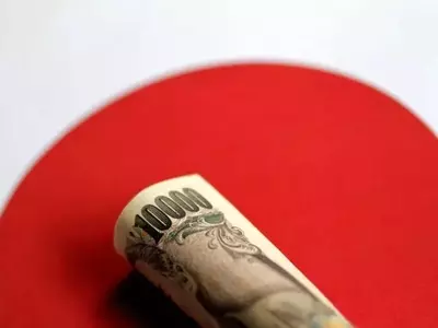 Yen Faces Significant Weekly Decline Amidst Dollar Surge