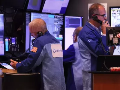 Understanding Leveraged and Non-Leveraged Nasdaq ETFs: QQQ vs. TQQQ