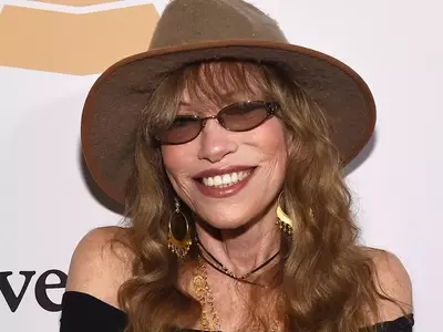 Carly Simon's Courageous Revelation: Living with Parkinson's