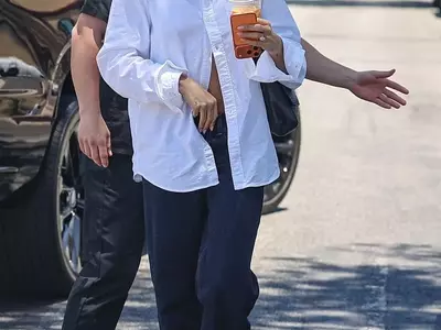 Celebrity-Inspired Button-Up Shirt Styling: From Casual Chic to Modern Elegance