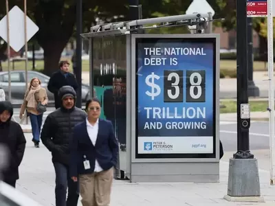 US Debt Surges, Fueling Investor Shift to Bitcoin and Gold