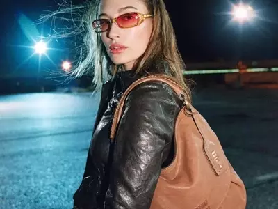 Hailey Bieber's Nod to 90s Fashion: The Resurgence of the Zigzag Headband